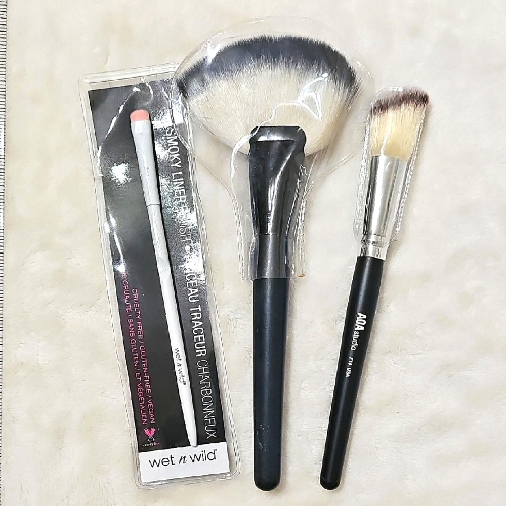 Assorted Brand of Makeup Brushes (3pcs)
